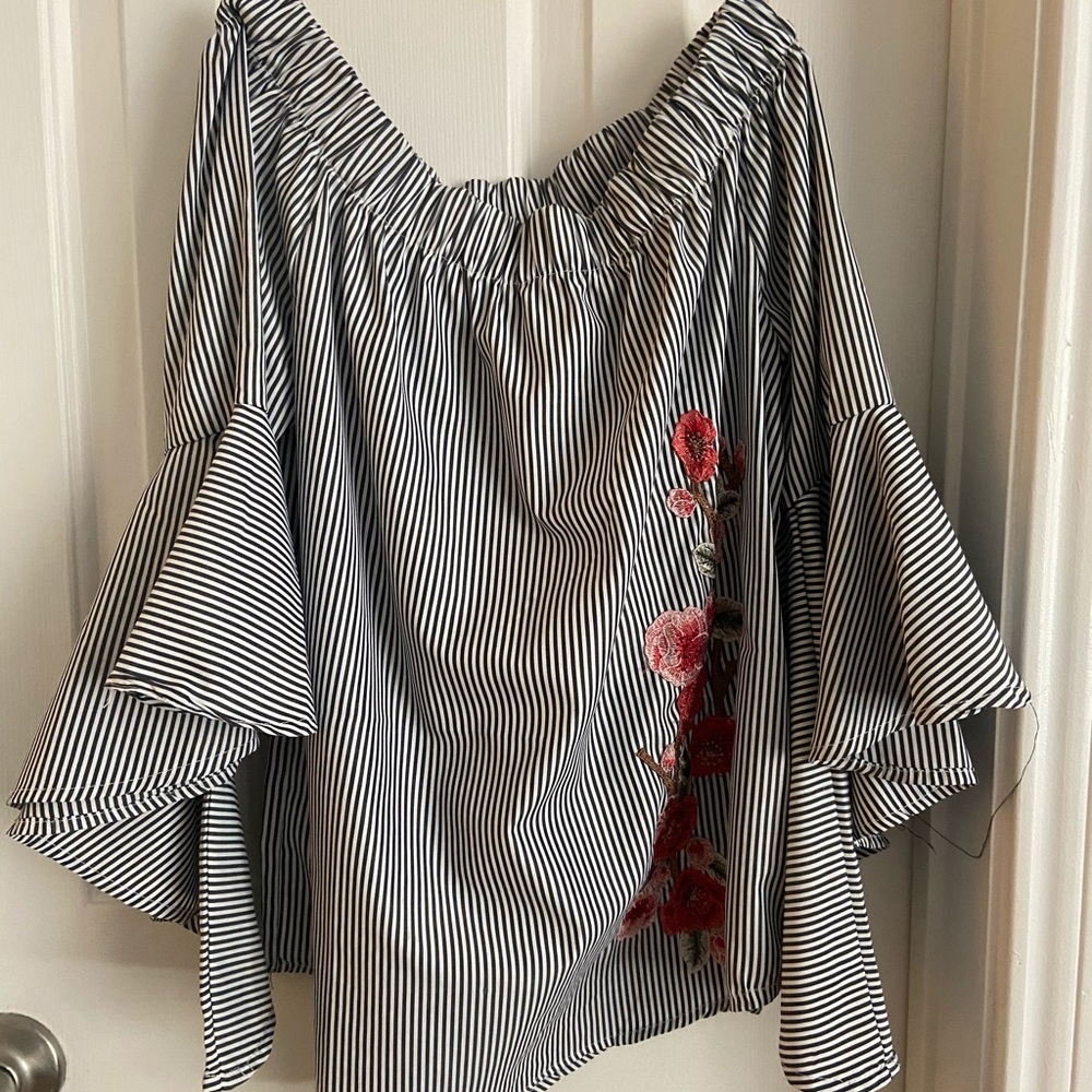 Final Sale-Off The Shoulder wide sleeve shirt